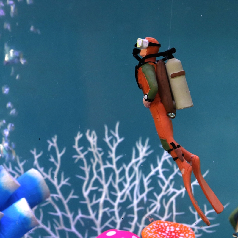 水族館ダイバー装飾フローティング樹脂ダイバーハンドカラーリン - Aquarium Fish Games のレビューと価格