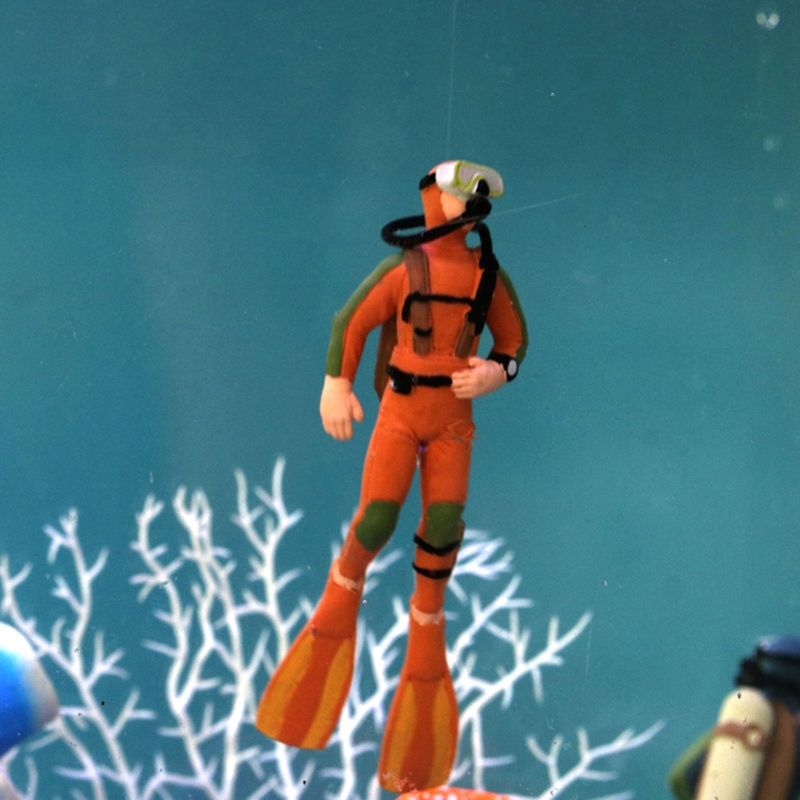 水族館ダイバー装飾フローティング樹脂ダイバーハンドカラーリン - Aquarium Fish Games のレビューと価格